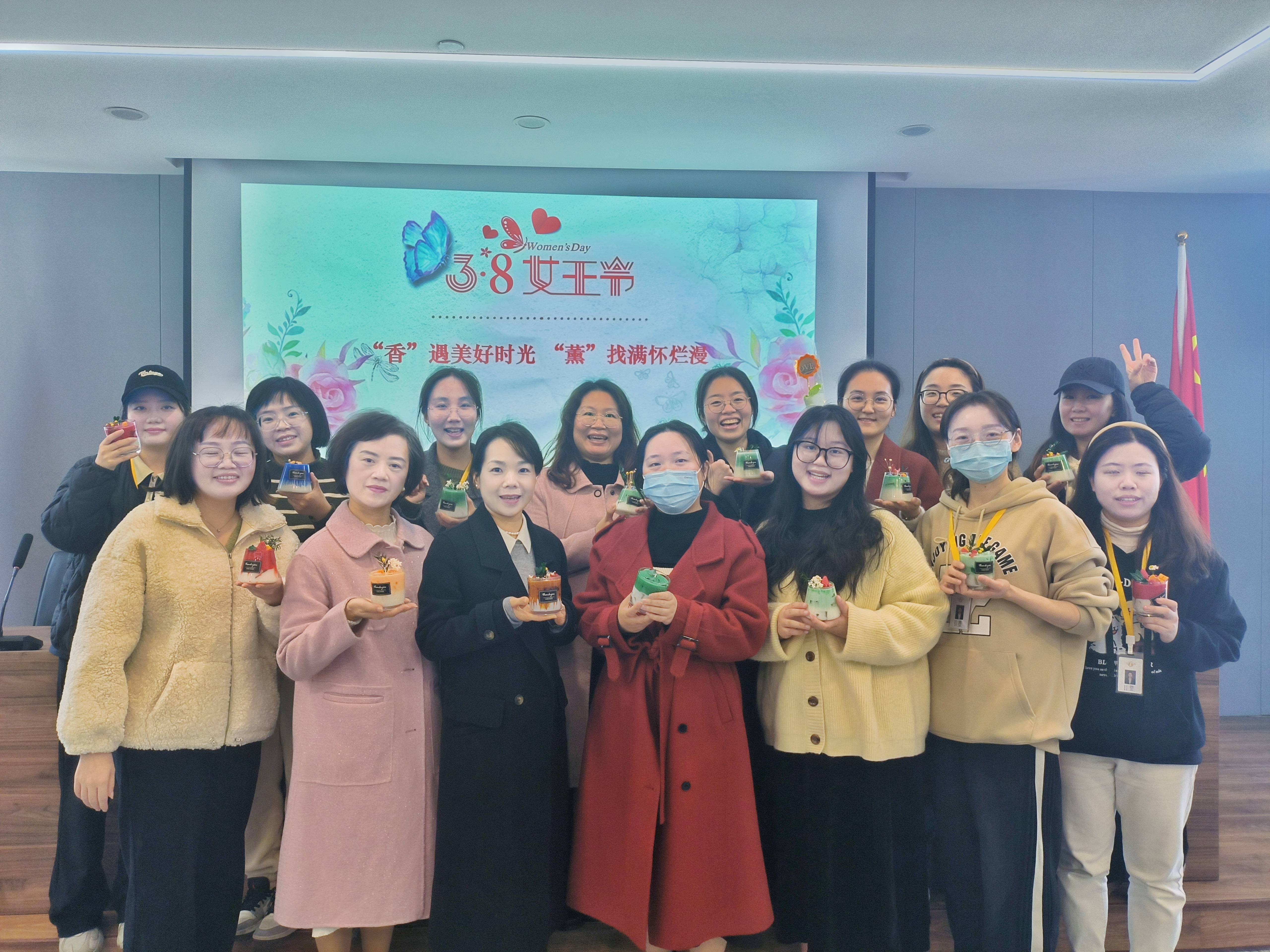 “香”遇美好時光、“薰”找滿懷爛漫丨面粉公司開展三八婦女節(jié)香薰蠟燭手作活動
